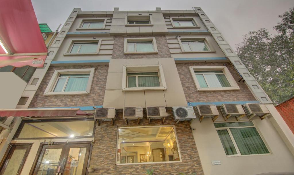 Treebo Rockwell Plaza,Karol Bagh>>Central Delhi,3 star