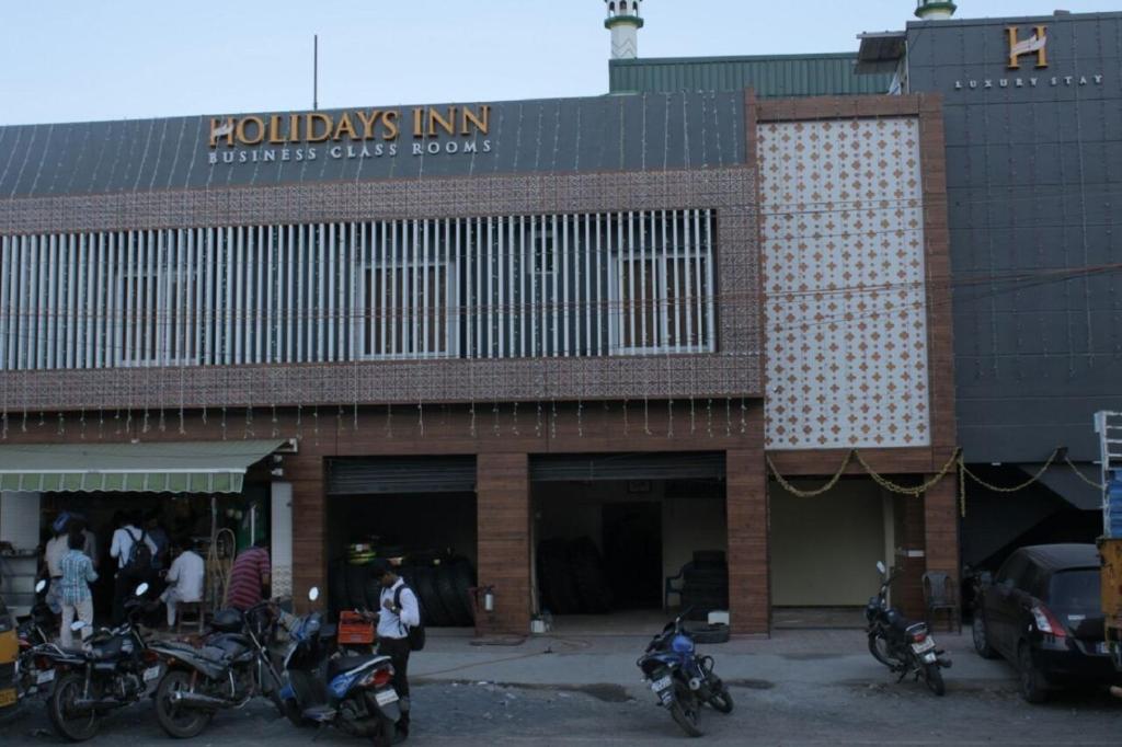 Hotel Grand Gaayatris,Pallavaram,3 star