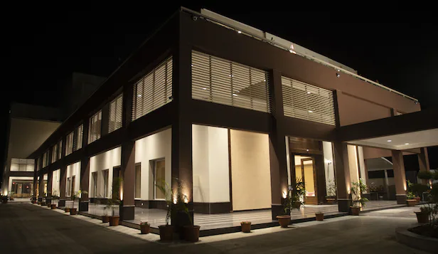 Hotel Rajhans Abhinandan,Narmadapuram Road,3 star
