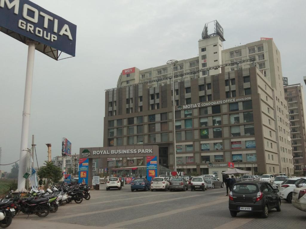 Royal Holiday Homes | Restaurant & Wi-Fi,Gazipur,2 star