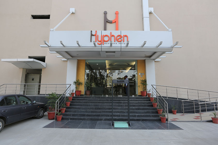 Hotel Hyphen Premier