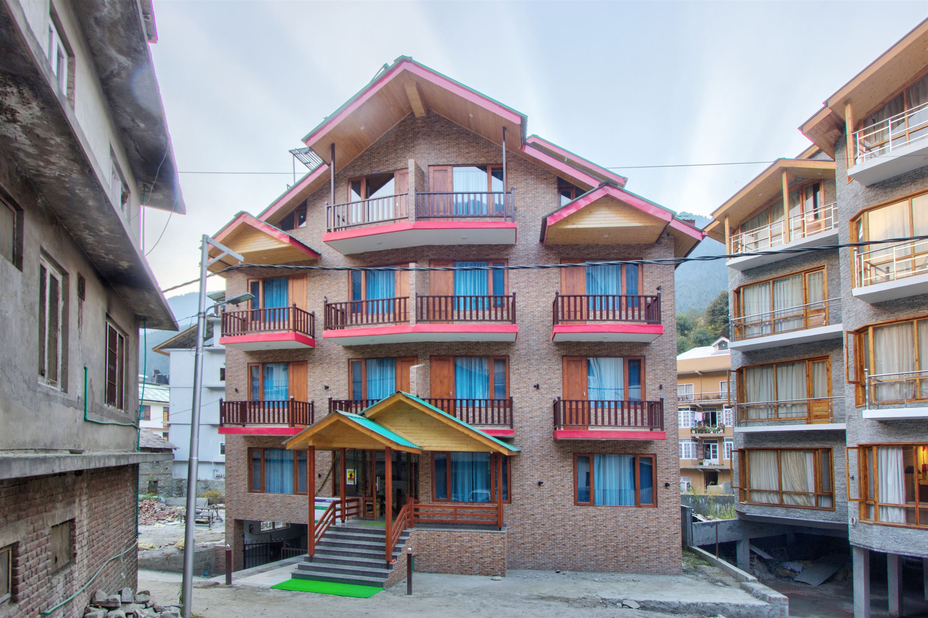 Hotel Manali Boutique,Beind Civil Hospital, Siyal, Manali, Himachal Pradesh 175131,3 star