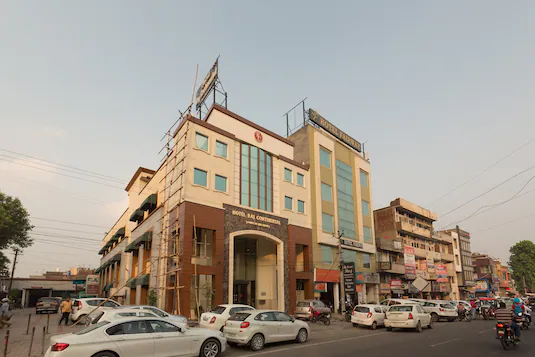 Hotel Raj Continental,Ina Colony,3 star