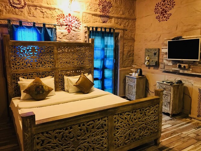 room-image