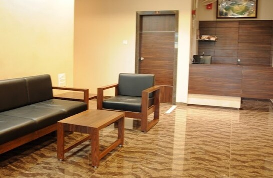 Hotel Om Palace And Party Plot,Commercial Plot No -4, Chitra Gujarat Industrial Development Corporation, Bhavnagar, Gujarat 364004,2 star