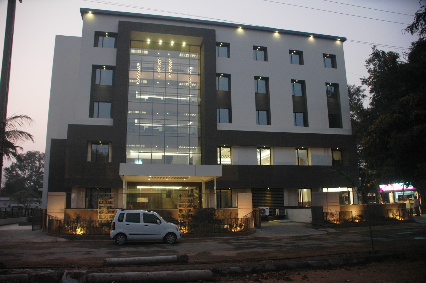Hotel Kanan,Bhat,3 star