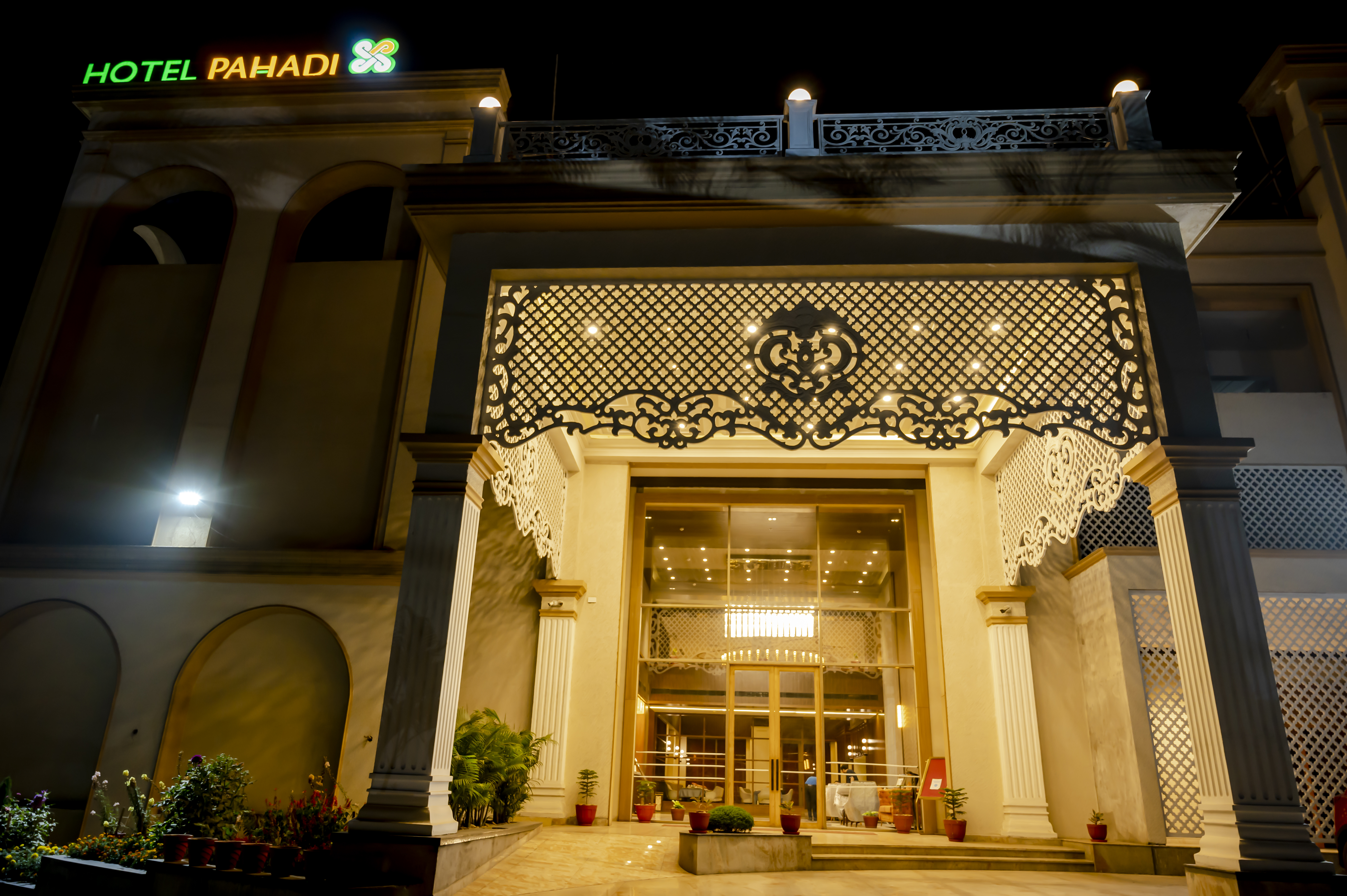 Hotel Pahadi,Vedvyas, Gopapali,4 star