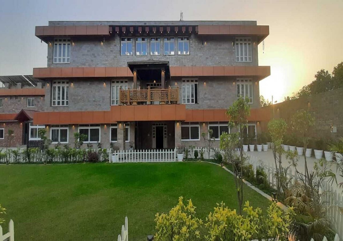 yashmay villa club and resort