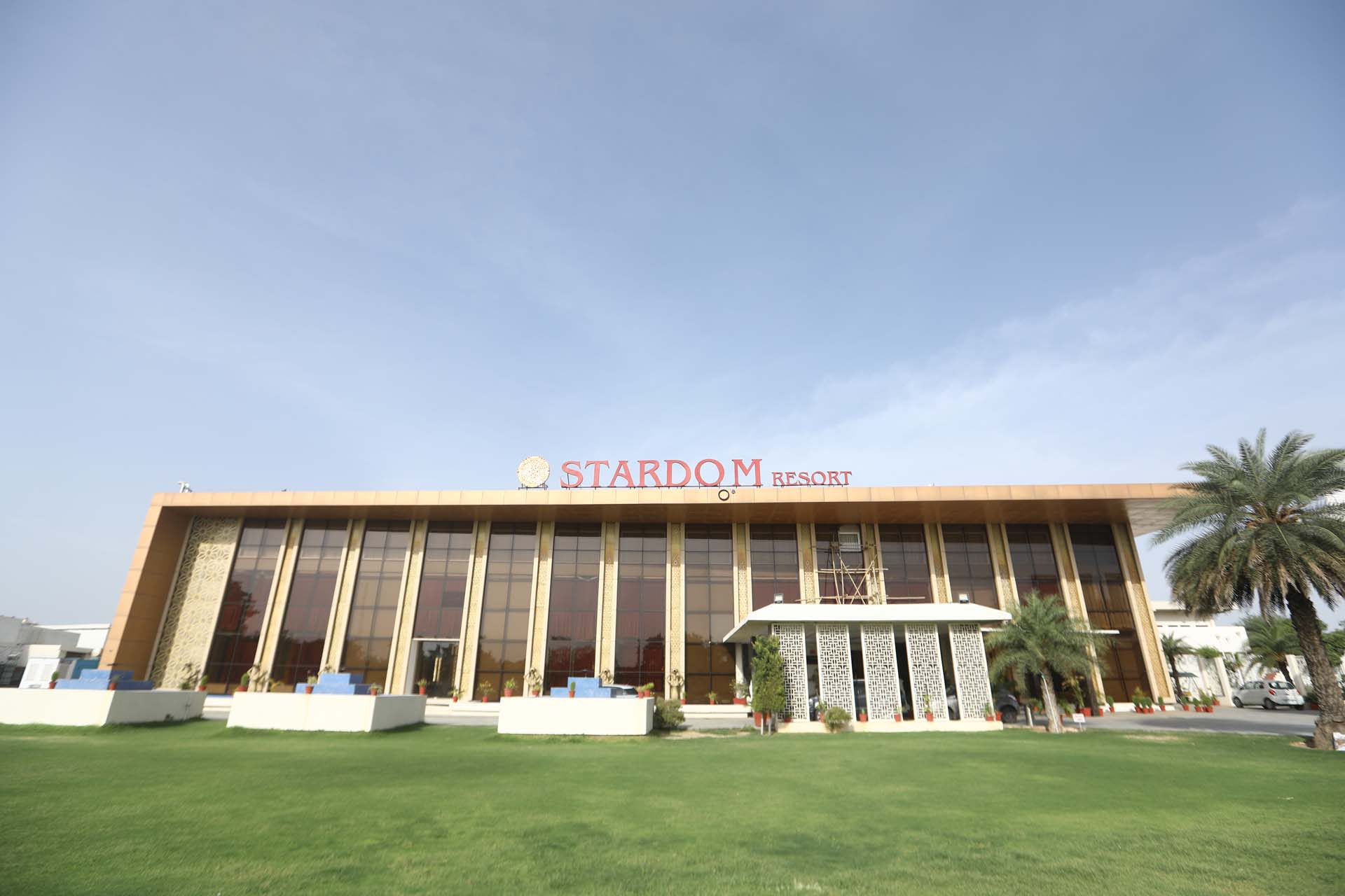 Stardom Resort,Jaisinghpura,4 star