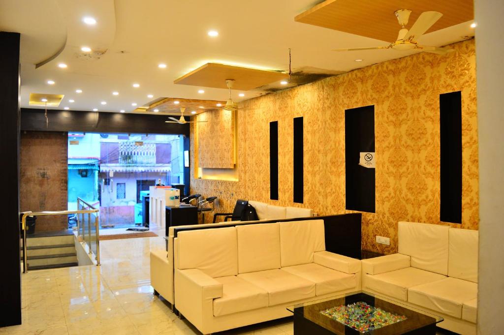 Hotel City Palace (Near Mahakal),18/1 Street No.6, Kot Mohalla Mahakal Road, Near Mahakaleshwar Temple, Near Mahakaleshwar Temple,3 star
