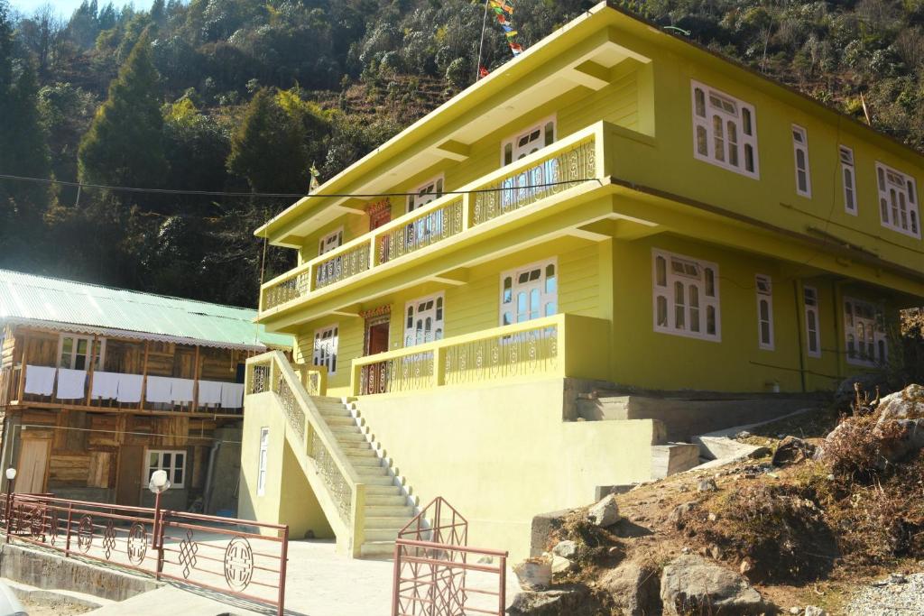 Rufina De'crown Lachung