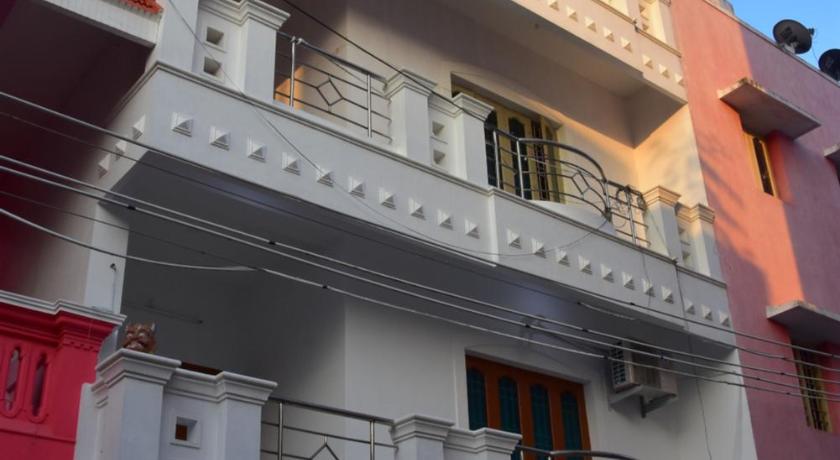 Sunflower Villa,Muvendhar Street Periyar Nagar, Nellitope, Opposite To New Bus Stand, Mullai Nagar, Orleanpet, Puducherry 605005,3 star