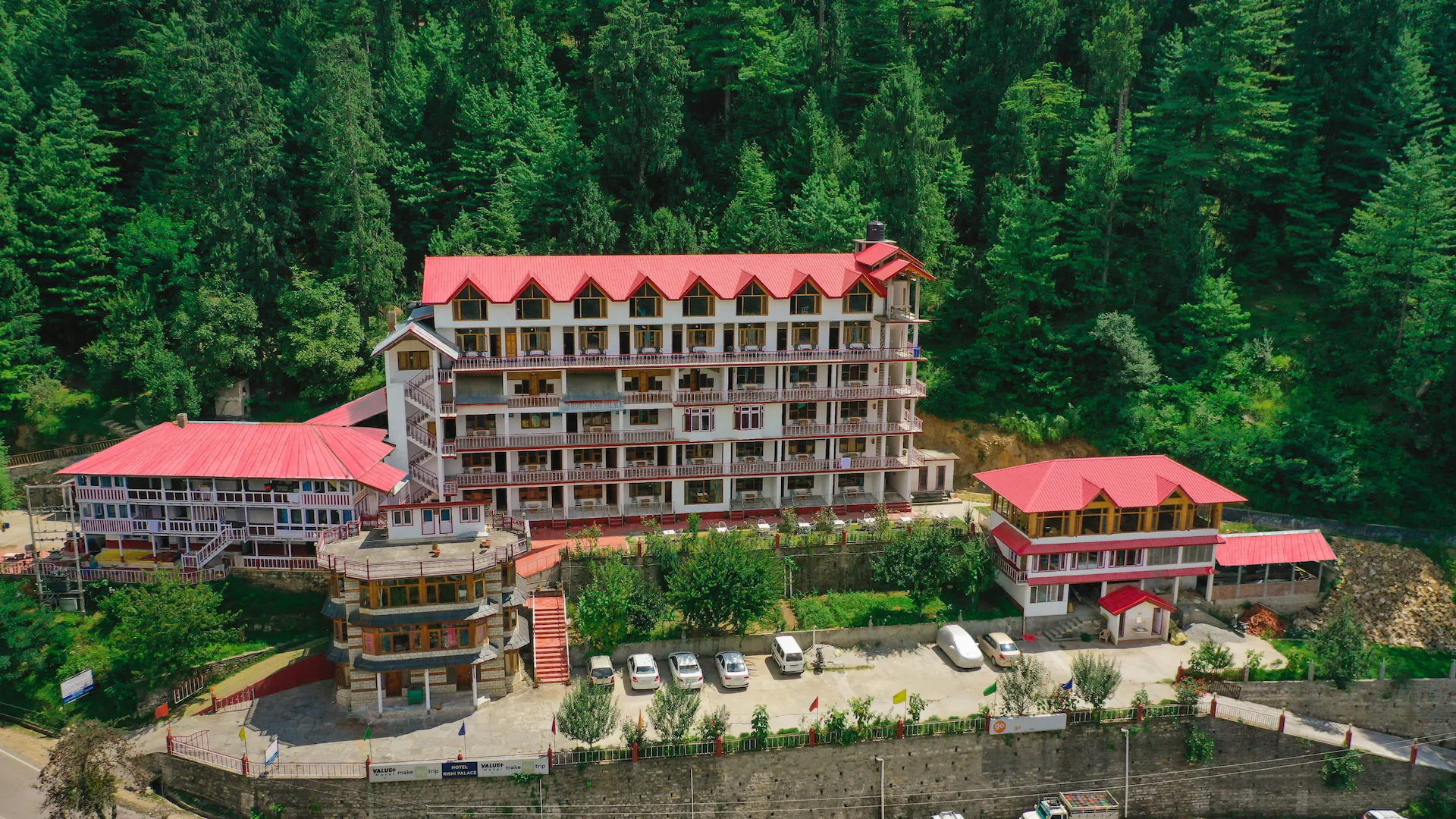 Hotel Rishi Palace,In Manali (Jagatsukh),3 star