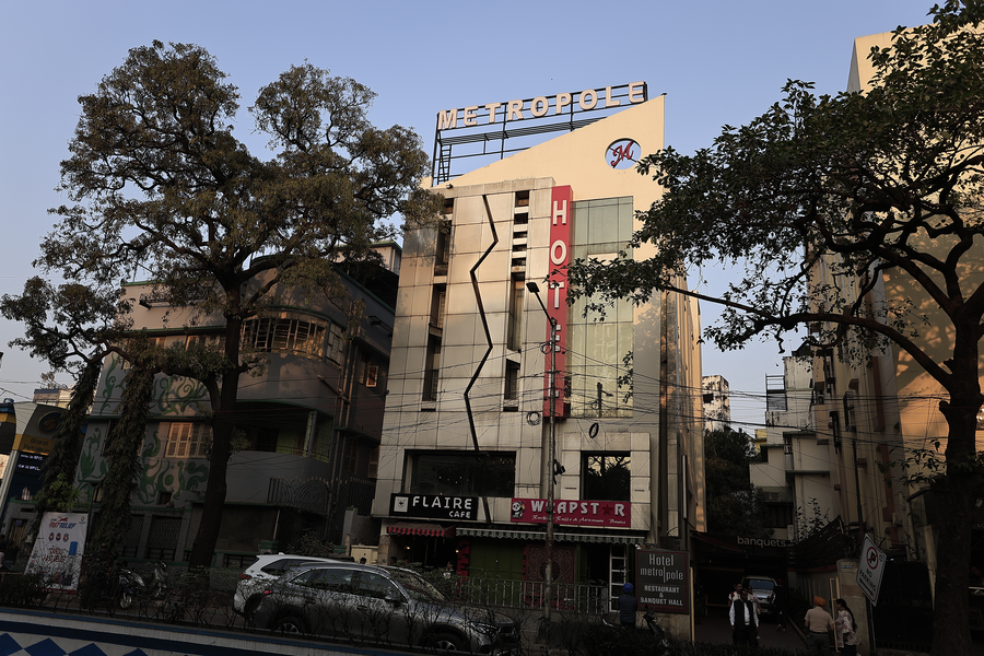 Metropole,Sarat Bose Road,3 star