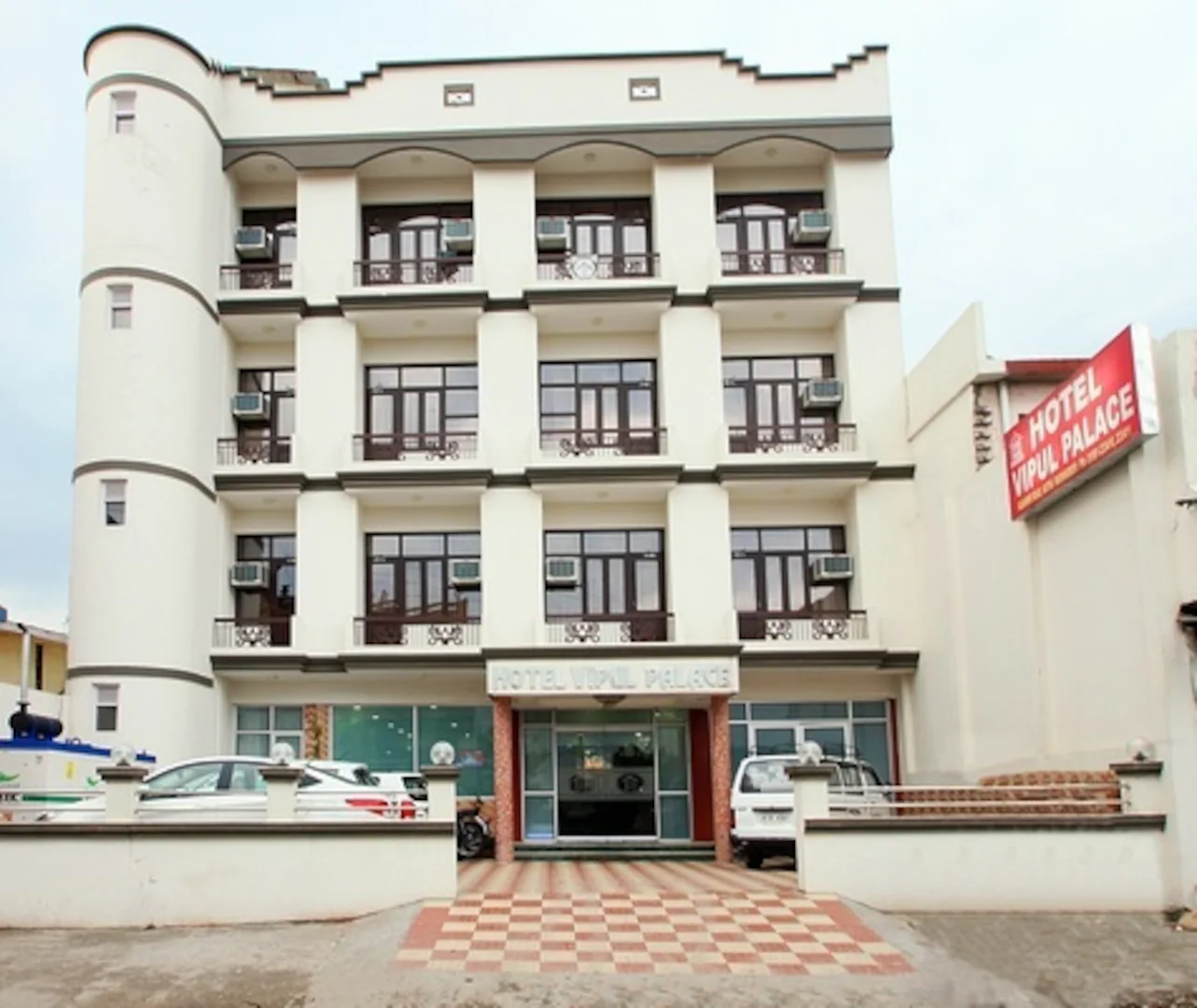 hotel vipul palace