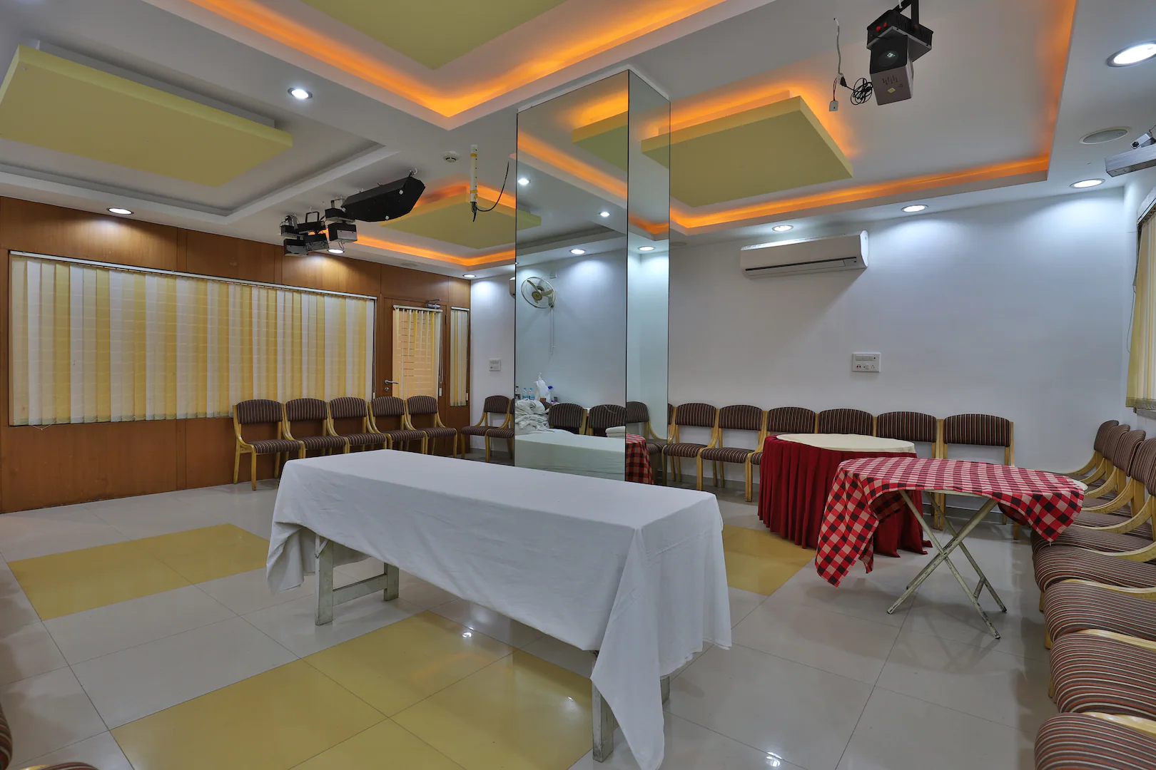 Hotel Harmony,Near Vadodara Train Station,3 star