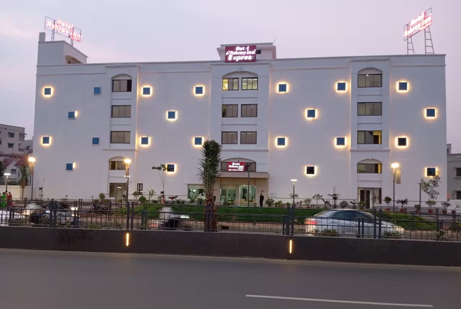 Hotel Ashray Inn Express,Near Ahmedabad Airport,3 star
