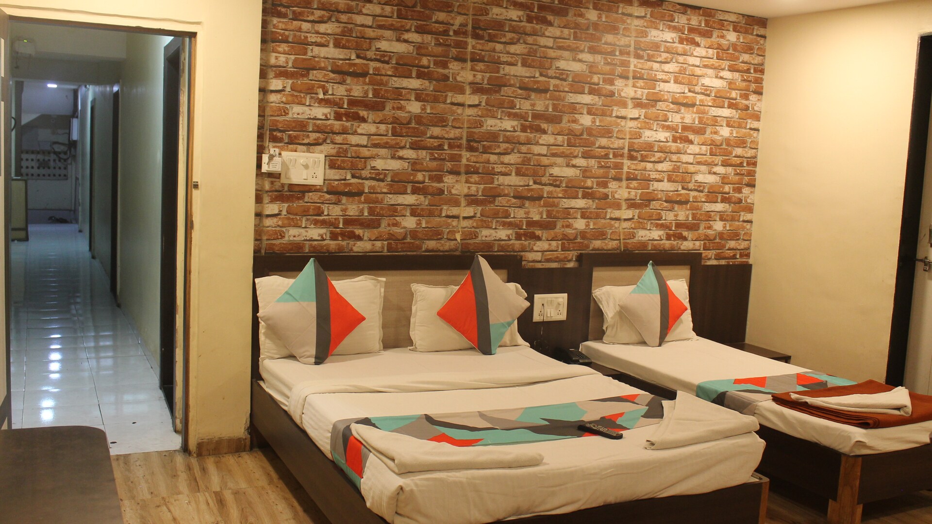 Hotel Mukesh Residency,Lal Deval, Near Geeta Society, Synagogue St, Camp, Pune, Maharashtra 411001,3 star