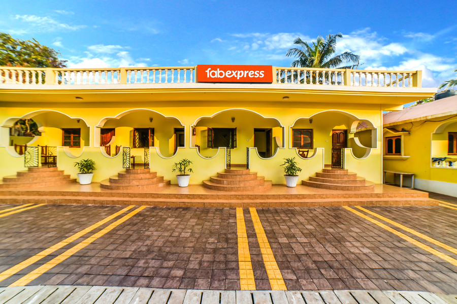 Fabhotel Yoyo Cottage With Pool, Chapora Fort,Vagator Beach-North Goa,3 star