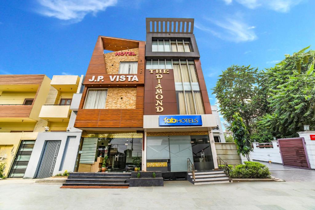 Spot On 61033 Hotel Diamond,,2 star