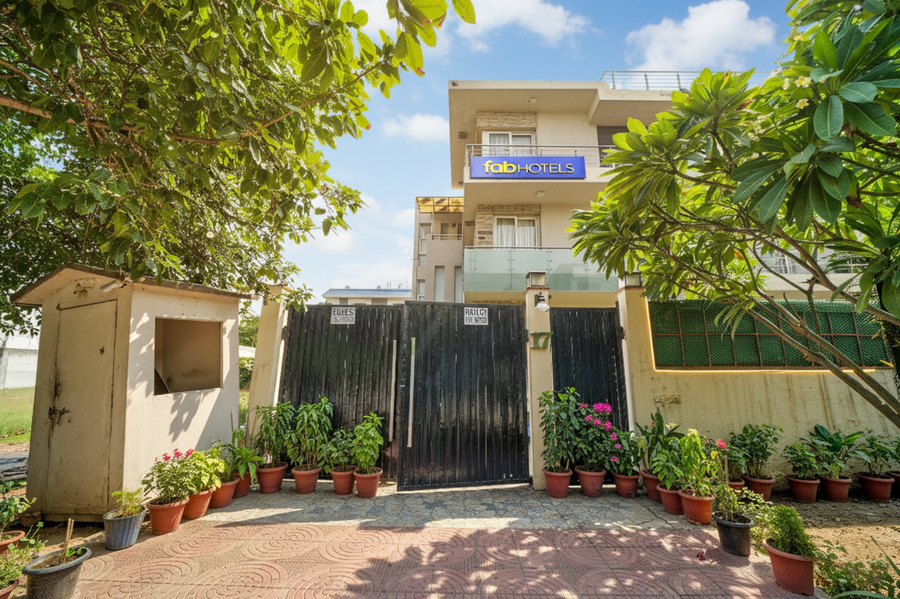 Fabhotel Rivlet,MA 63, Moulsari Ave, DLF Phase 3, Gurugram, Haryana 122002,3 star