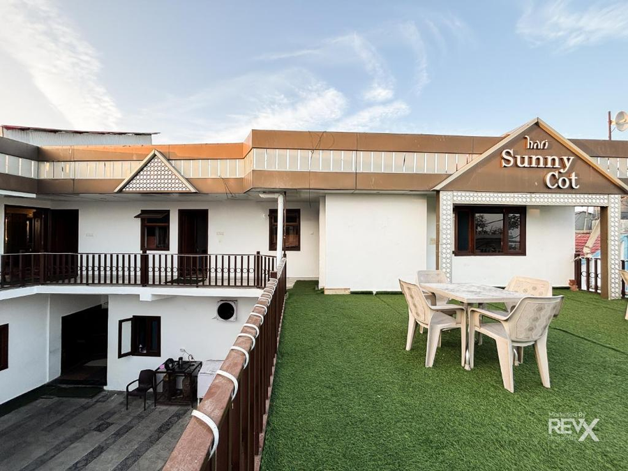 Hotel Sunny Cot,The Mall Road>>Mussoorie,3 star