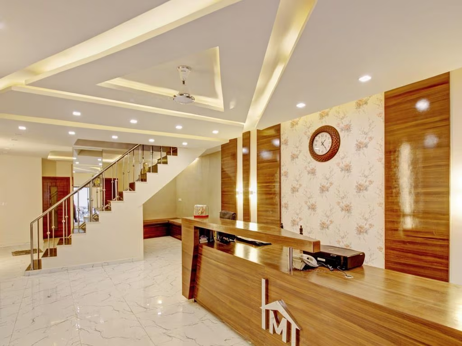 Hotel Metropole,Near Nehru Bridge,2 star