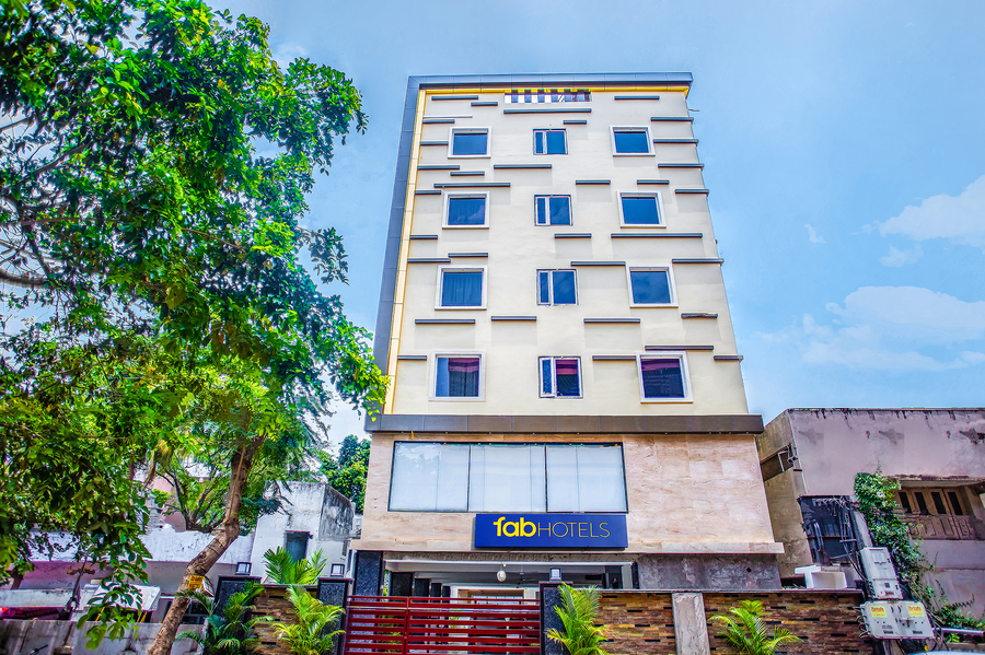 Fabhotel Rr Grand,BENZ CIRCLE,3 star