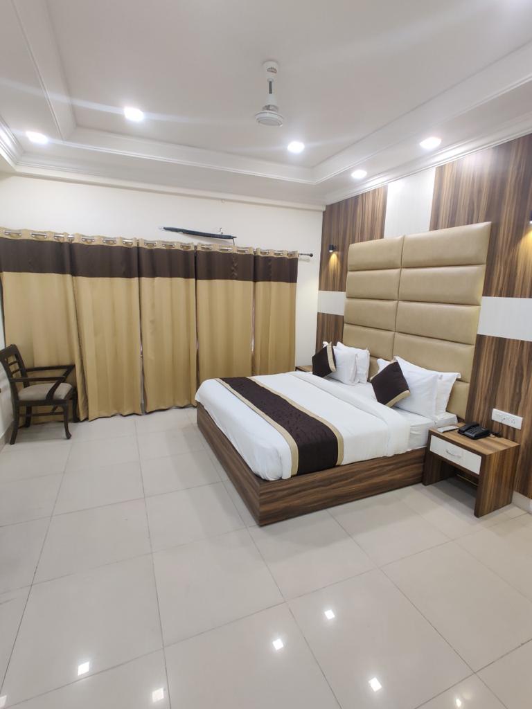 Hotel Raj Darbar,Near Golden Temple,3 star