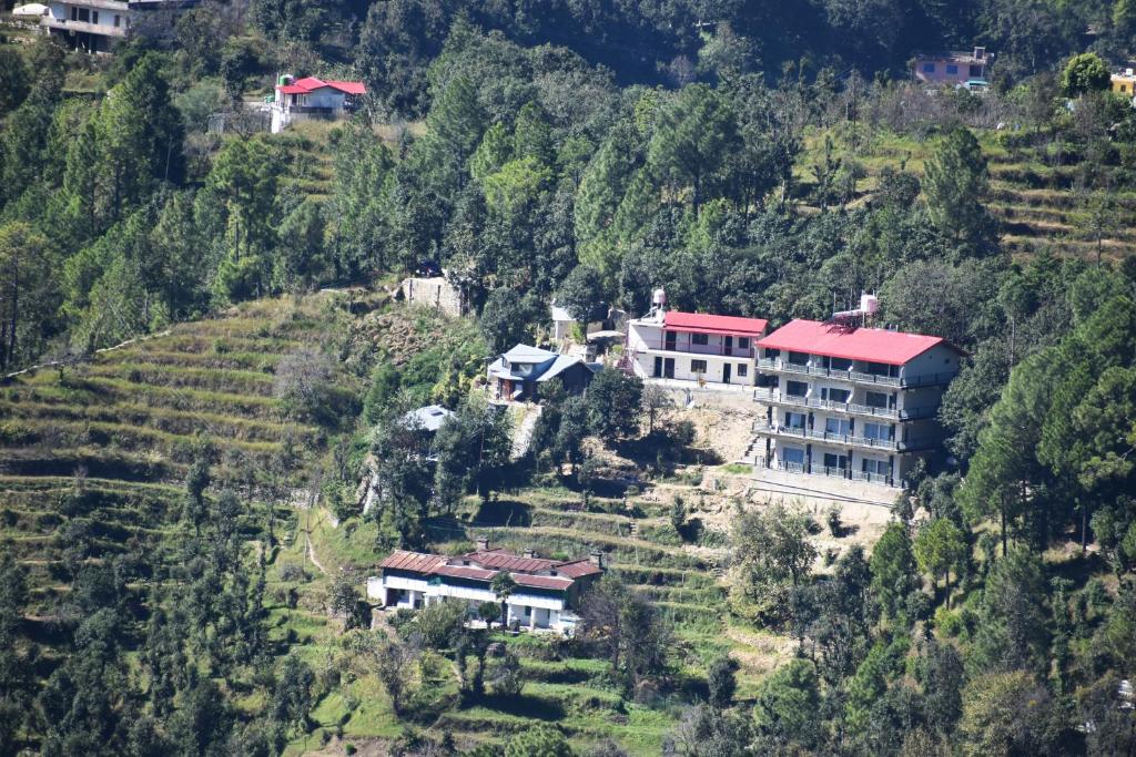 Captains Paradise,Near Odakhan, Mukteshwar, Uttarakhand 263138,2 star