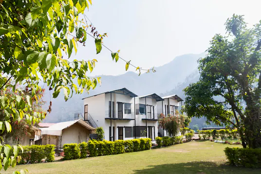 Redfinch Aspen River Resort,Neelkanth Temple,3 star