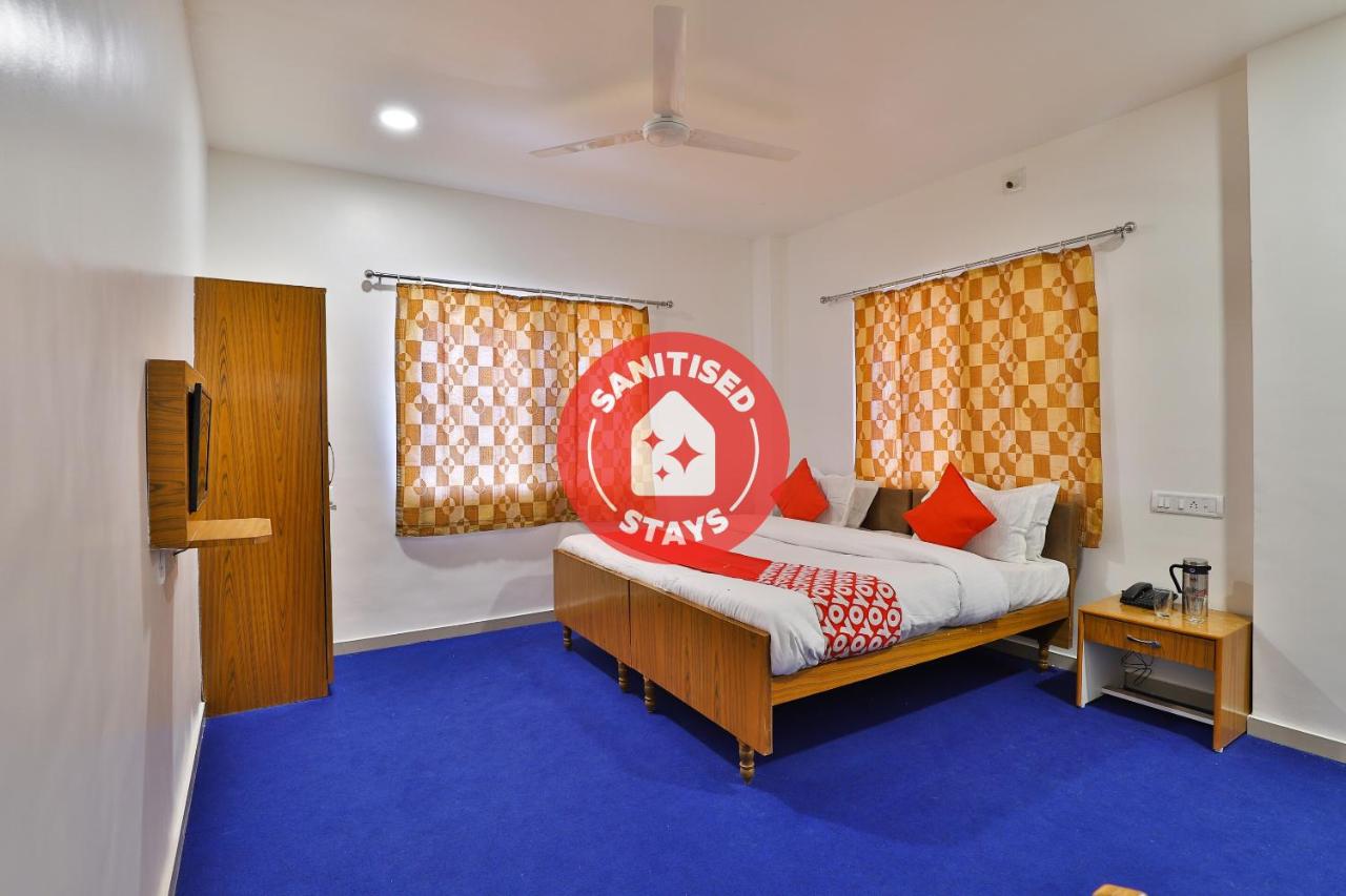 Oyo 30255 Milan Party Hall,,3 star