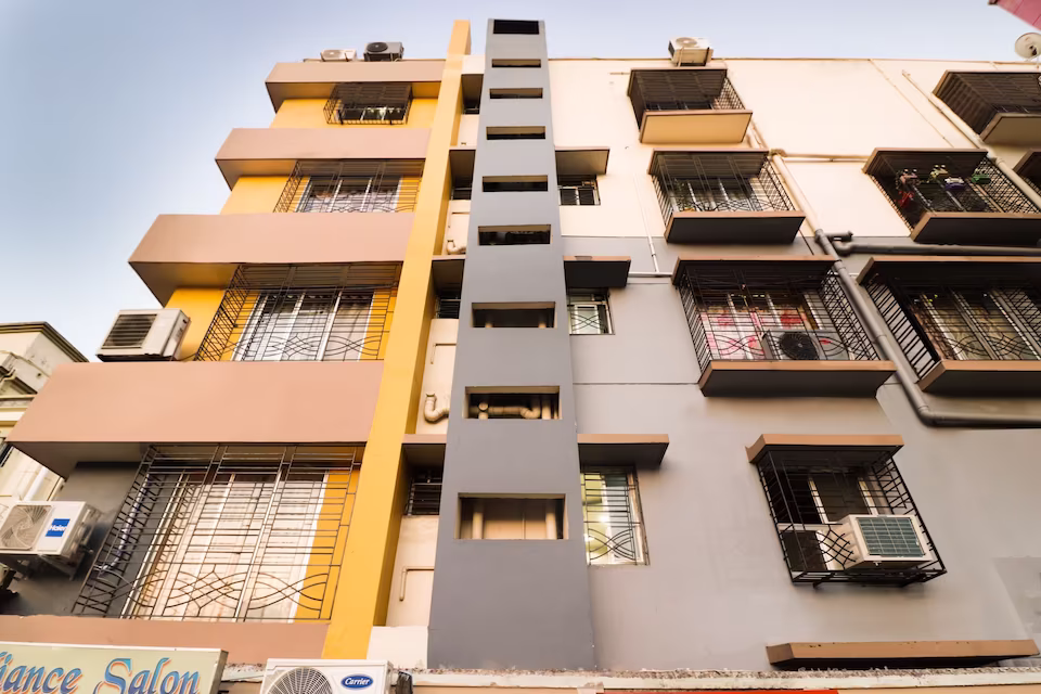 Oyo 46115 Kuber Residency,H-2A, Tagore Park, Main, Road, Naskarhat, Kasbanear Tagore Park, Kasba, Kolkata,3 star