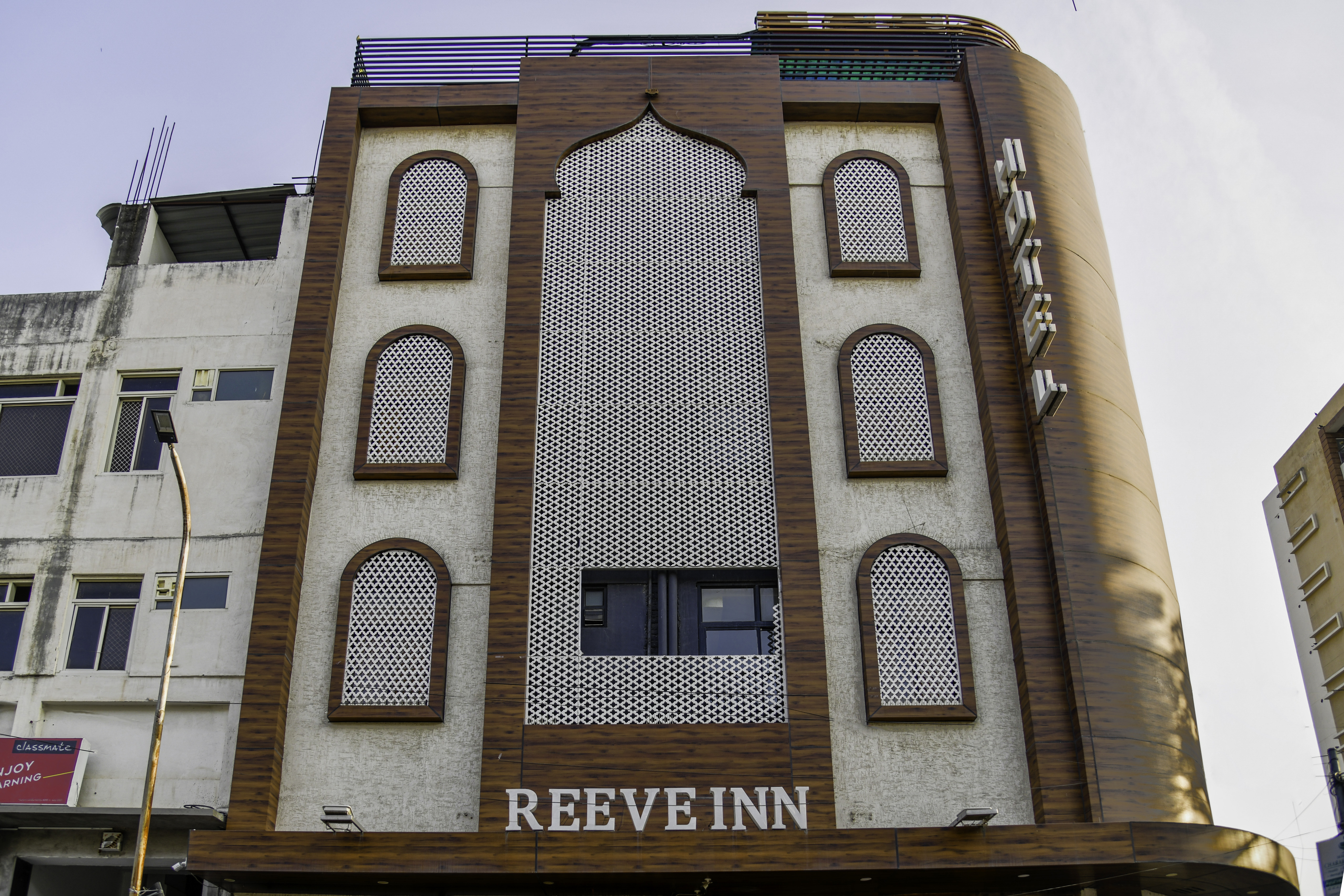 Hotel Reeve Inn,Bani Park,3 star