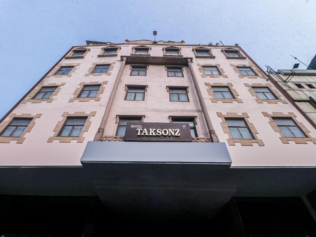 Hotel The Taksonz