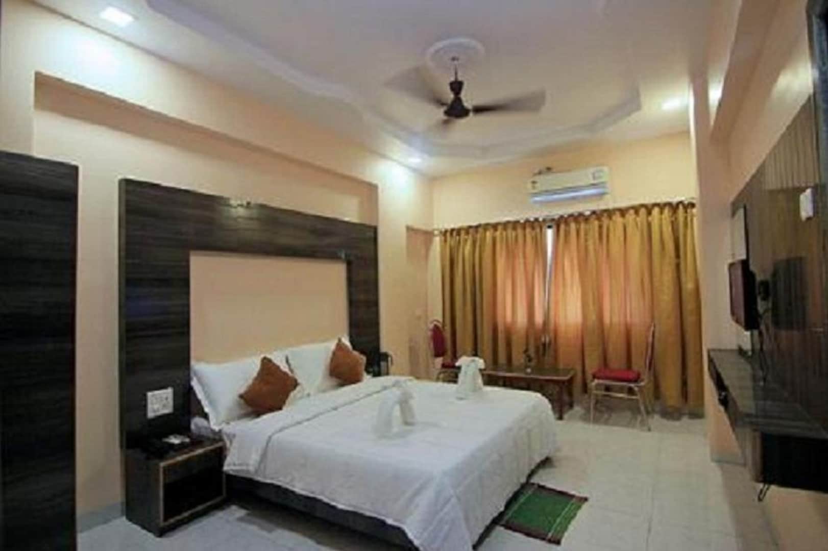 Hotel Royal Park,Plot No 344-345, Besides Icici Learning Center, 346, Old Mumbai - Pune Hwy, Ambience Villa, Varsoli, Lonavla, Maharashtra 410301,3 star