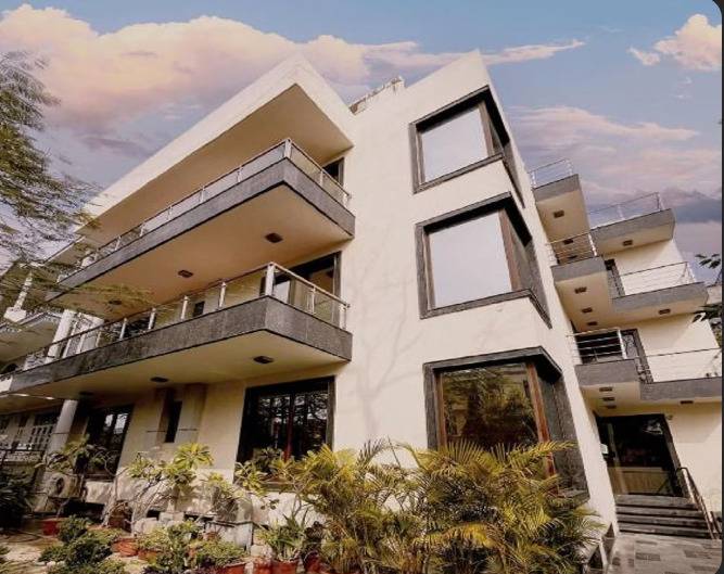 Yuhi Suites,Sector 45,3 star