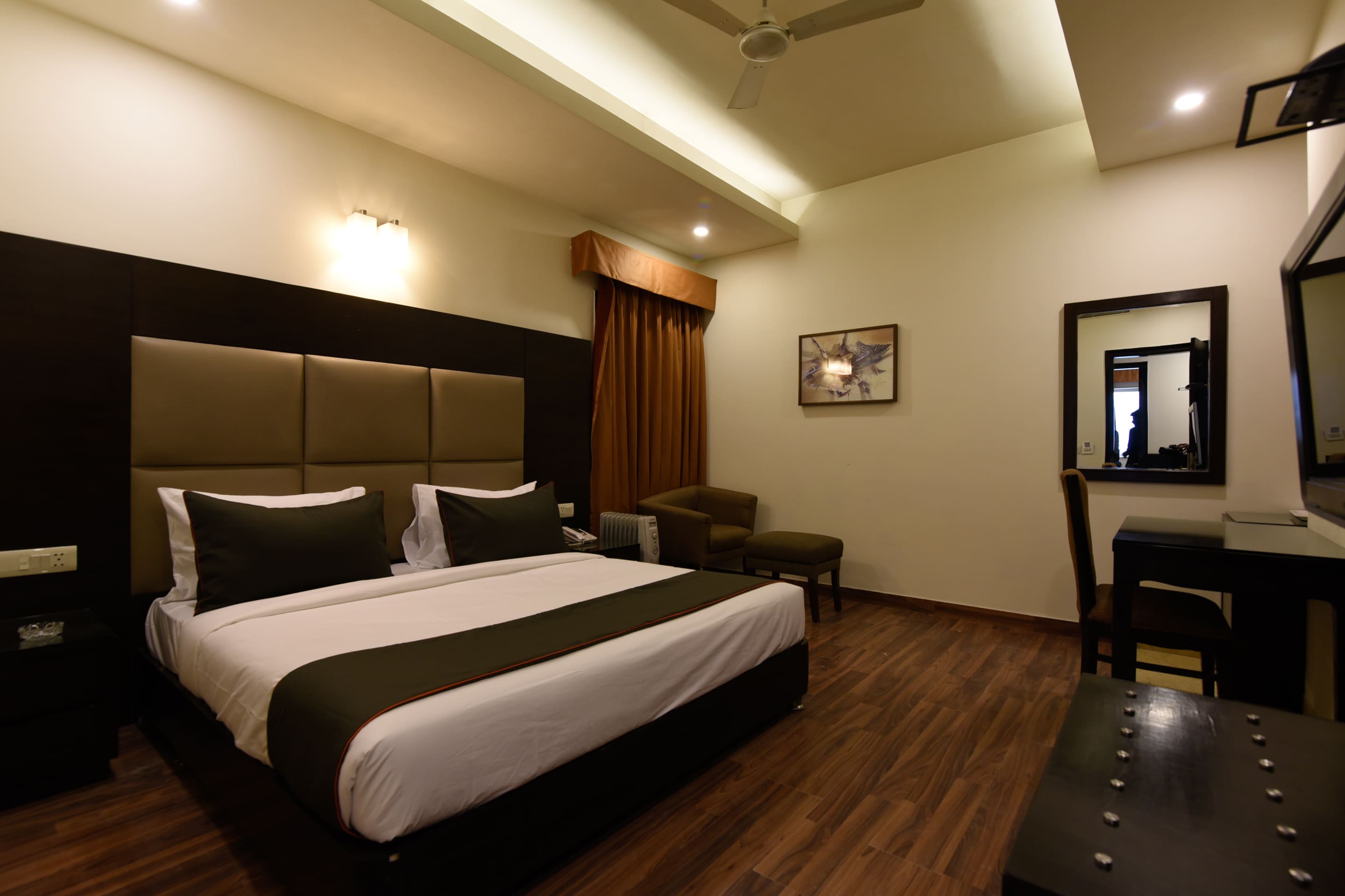 Hotel Heera Grand,Aminabad,2 star