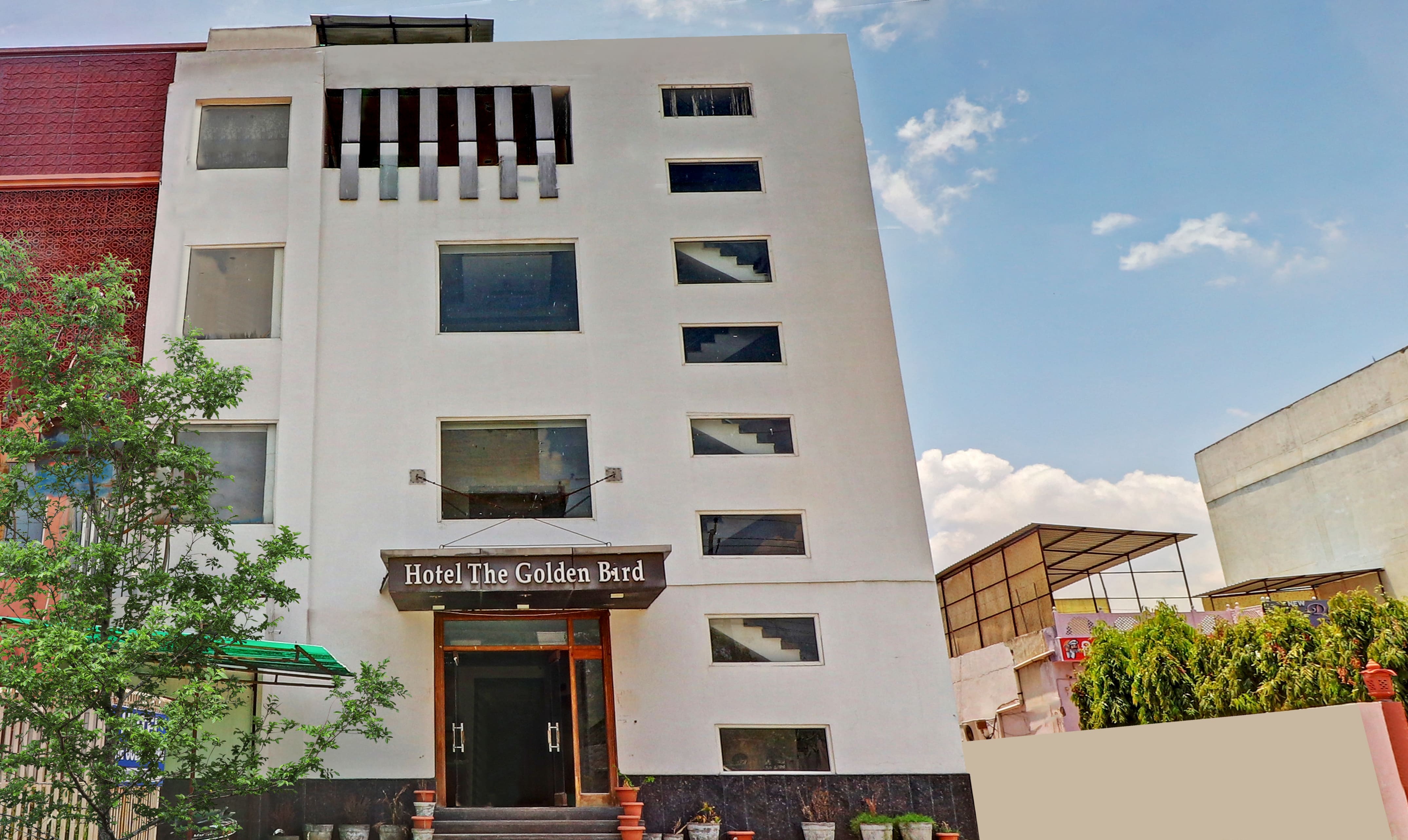 Hotel The Golden Bird,Belanganj>>Agra,2 star