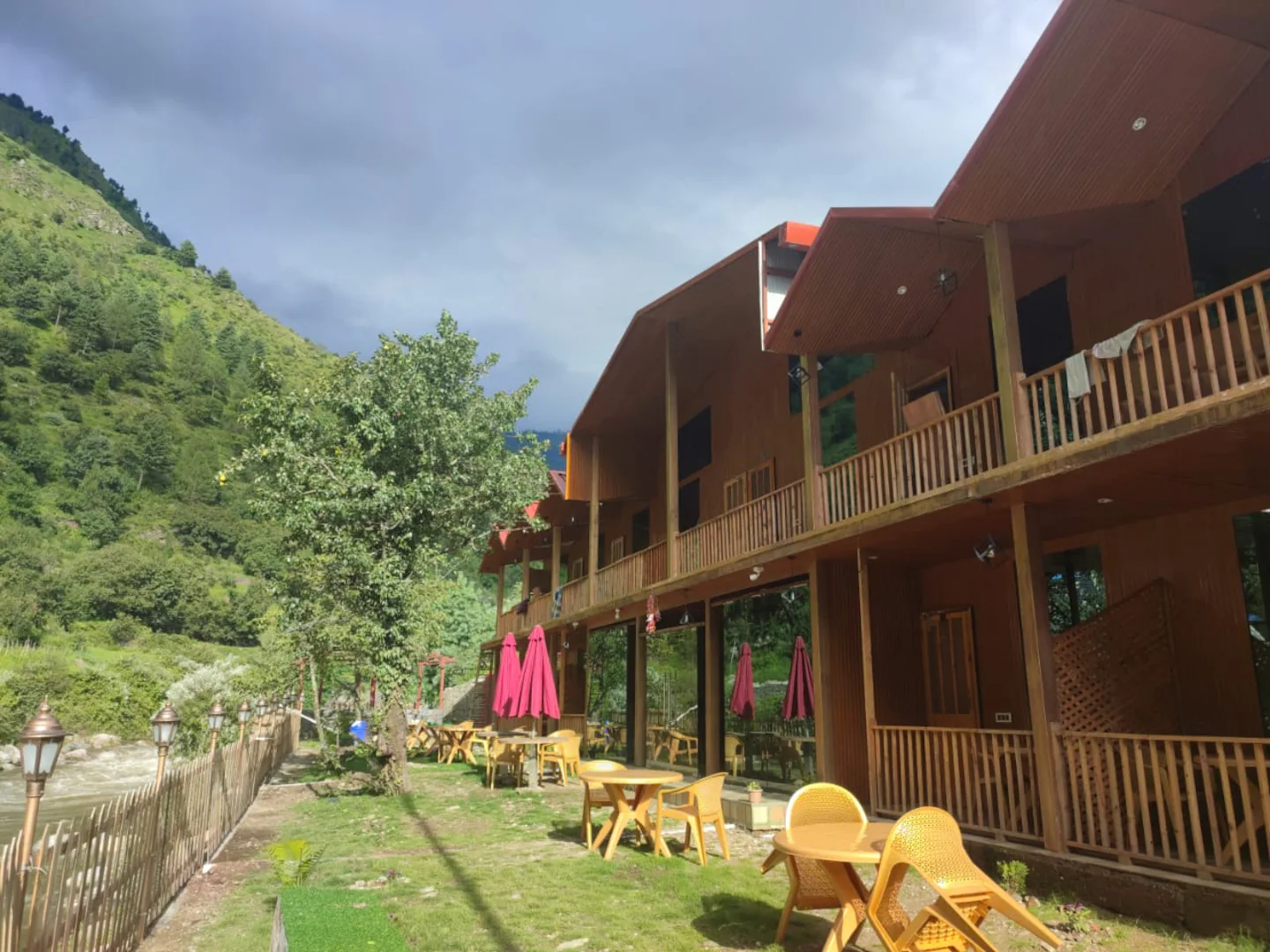 the bright side resorts tirthan a riverside hotel