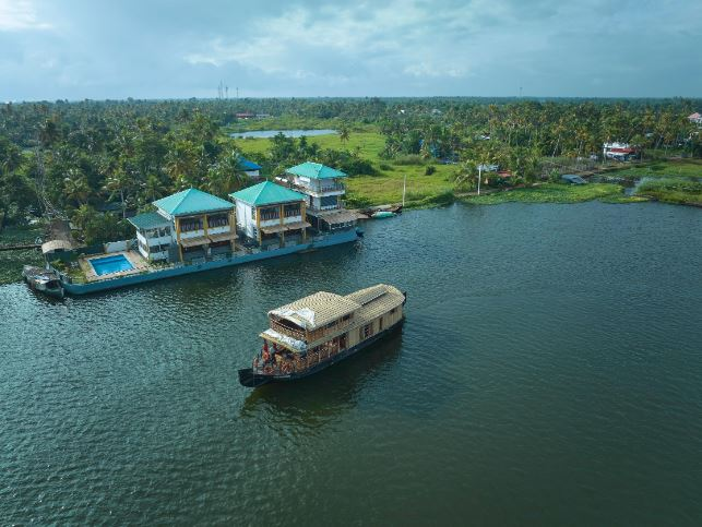 Mira's Pmc Lakeshore Resort,Kainakary>>Alappuzha,3 star