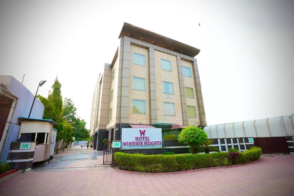 Hotel Windsor Heights,Old Gurugram,4 star