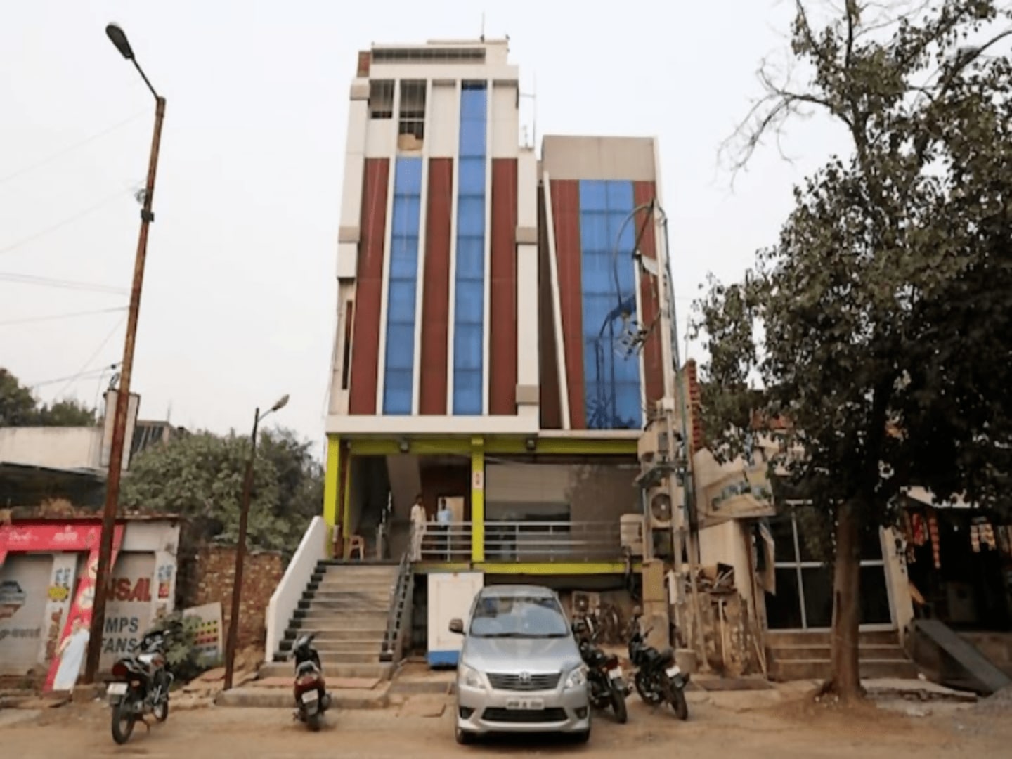 Hotel Vanya Palace By Wb Inn,Belanganj>>Agra,3 star