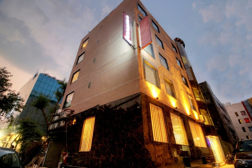 Hotel Paragon Suites,Mahipalpur,3 star