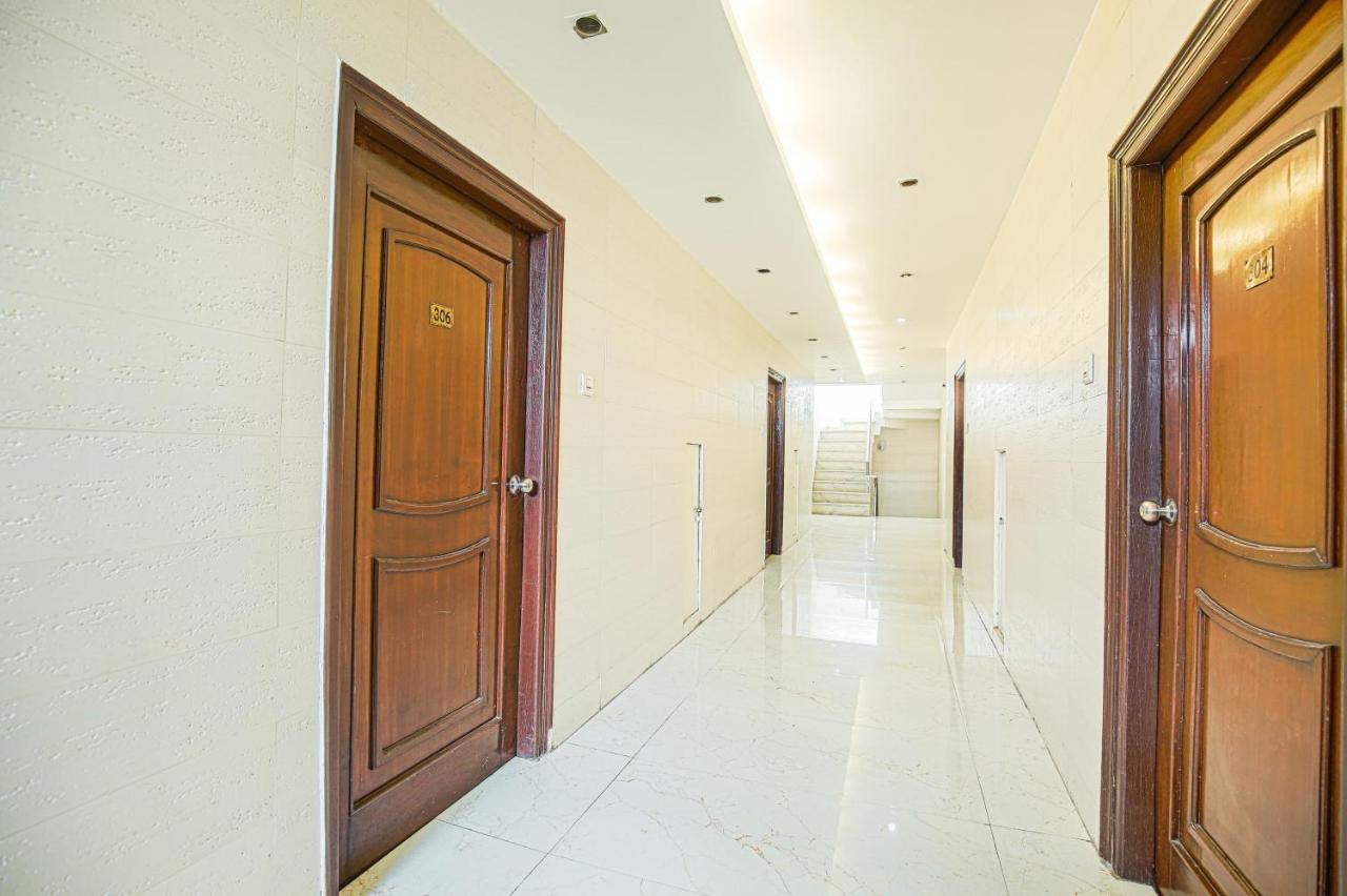 Silky Resorts,Zirakpur Panchkula Kalka Highway,3 star