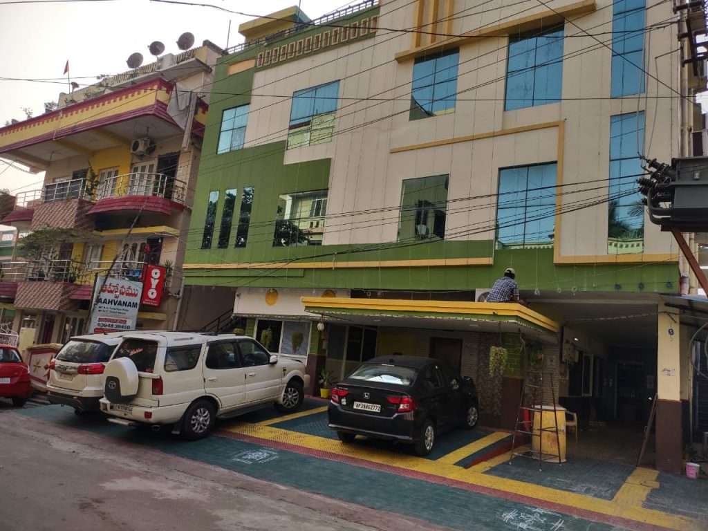 Iroomz Aahvanam Service Apartment,Vishakhapatnam>>Visakhapatnam,2 star