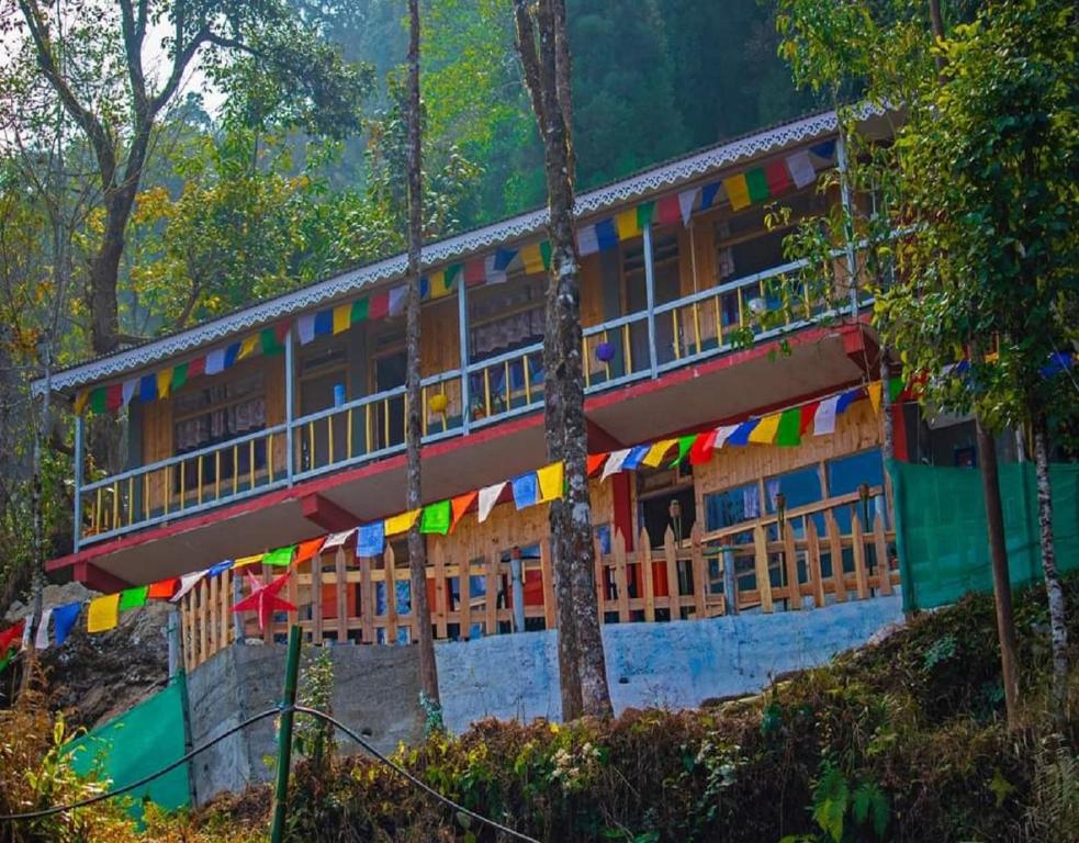 adda hut by stayapart