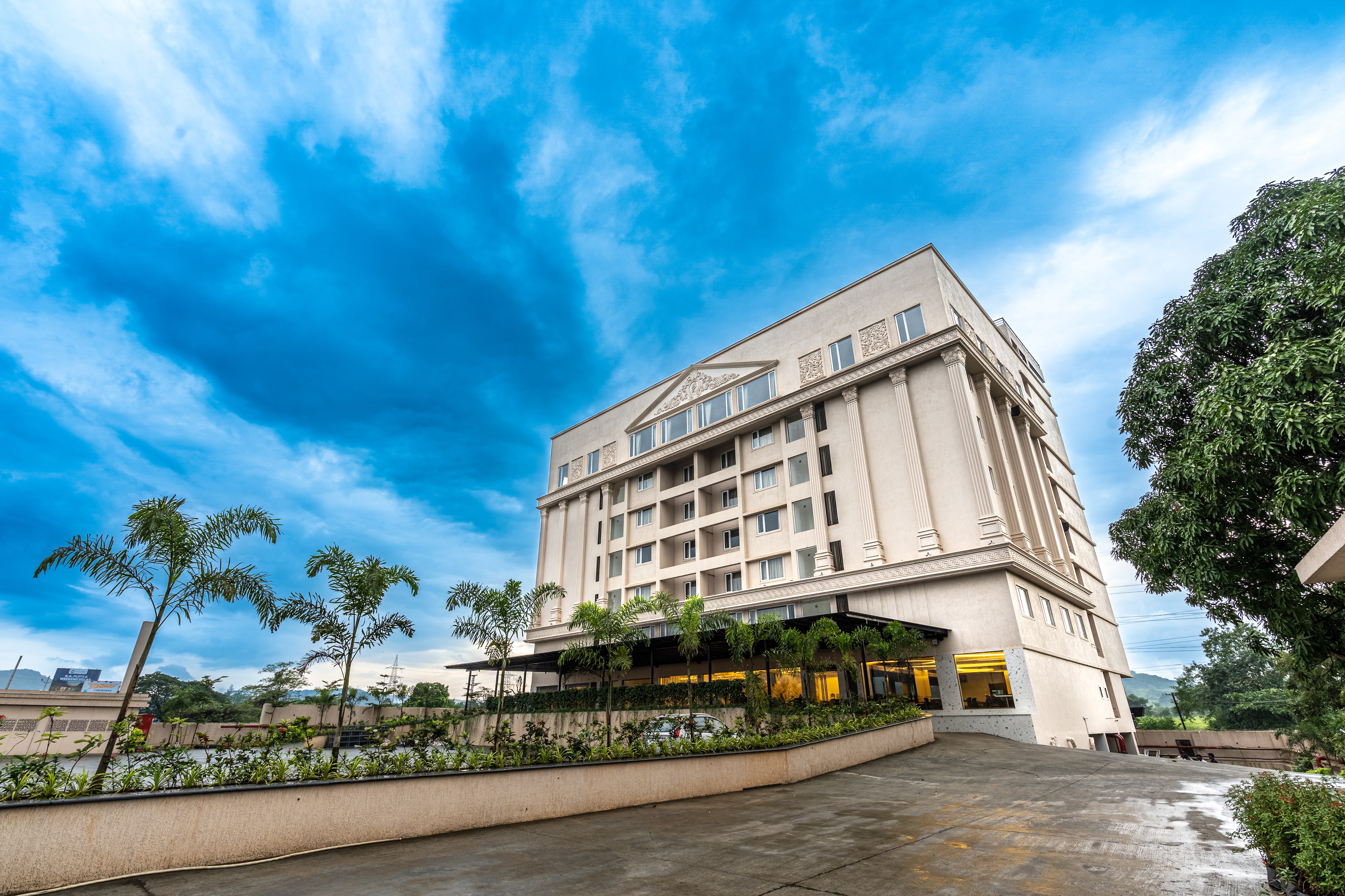 Mastiff Grand The Sia Palace Suites & Banquets, Khopoli (Nr. Imagica),Sangadewadi,5 star