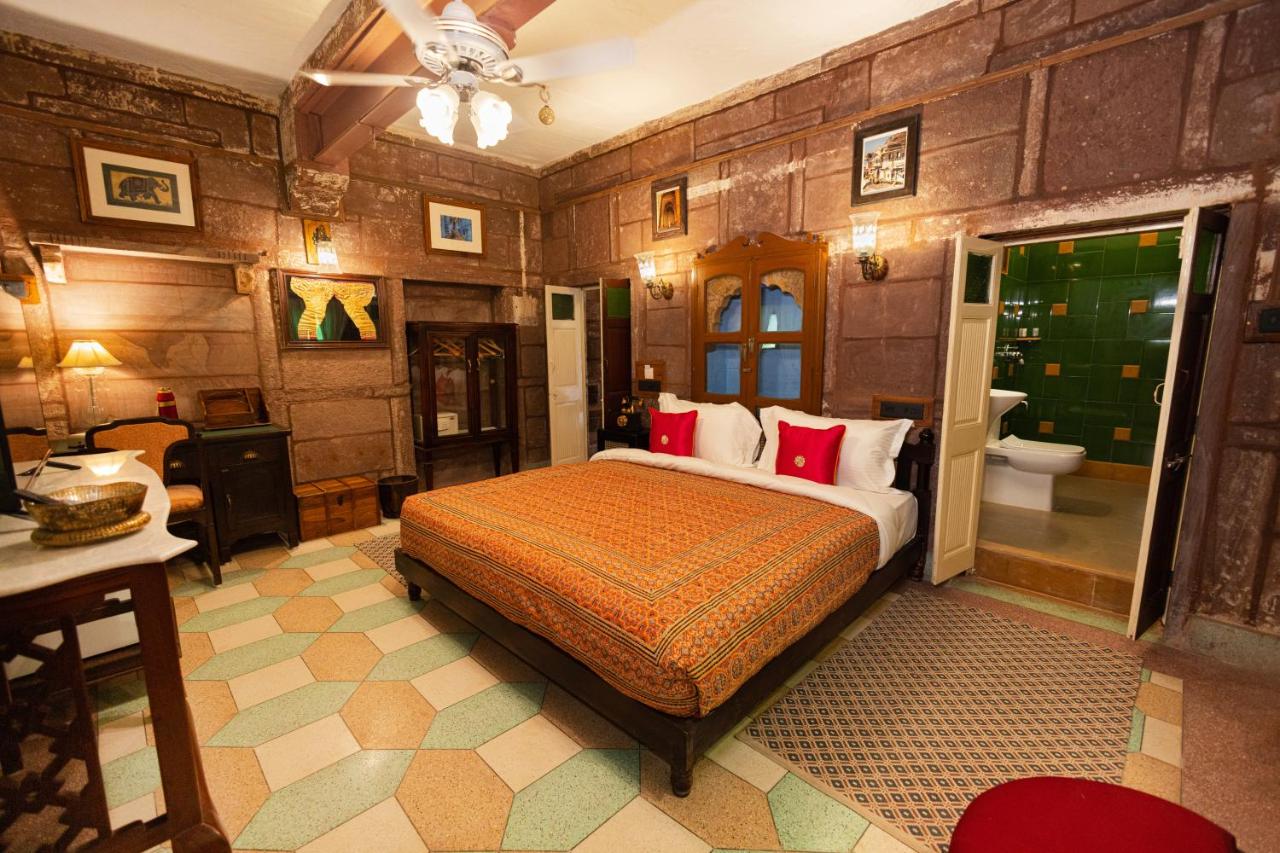 Amritara Manak Haveli,Near Umaid Bhawan Palace,4 star