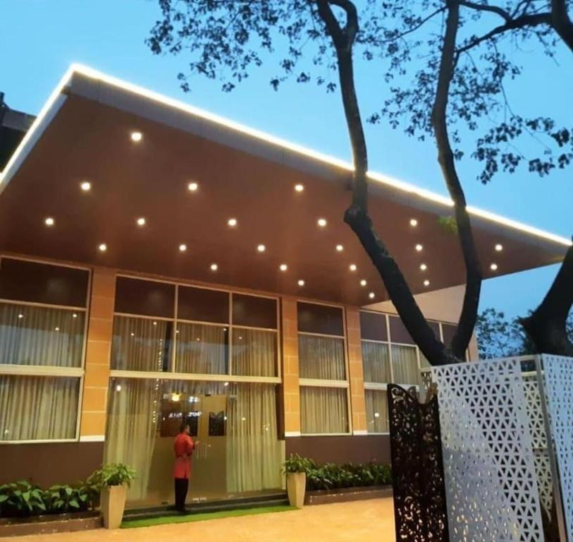 Tgn Suits Hotel,India>>Raipur,3 star